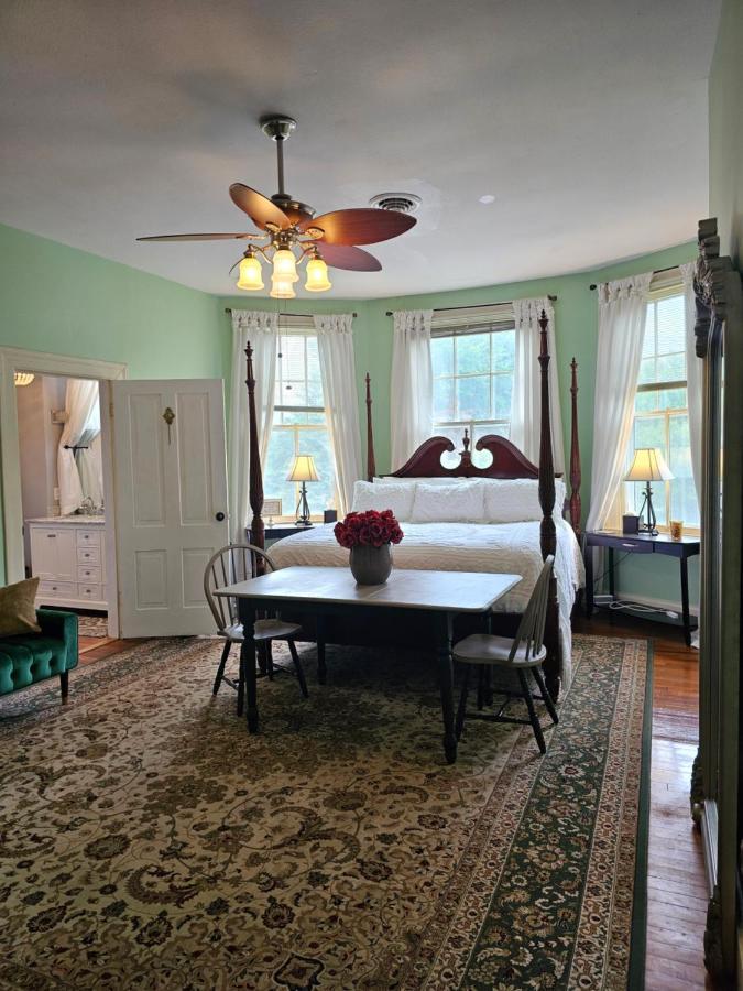 Madison Heights Winridge Manor Bed & Breakfast 部屋 写真