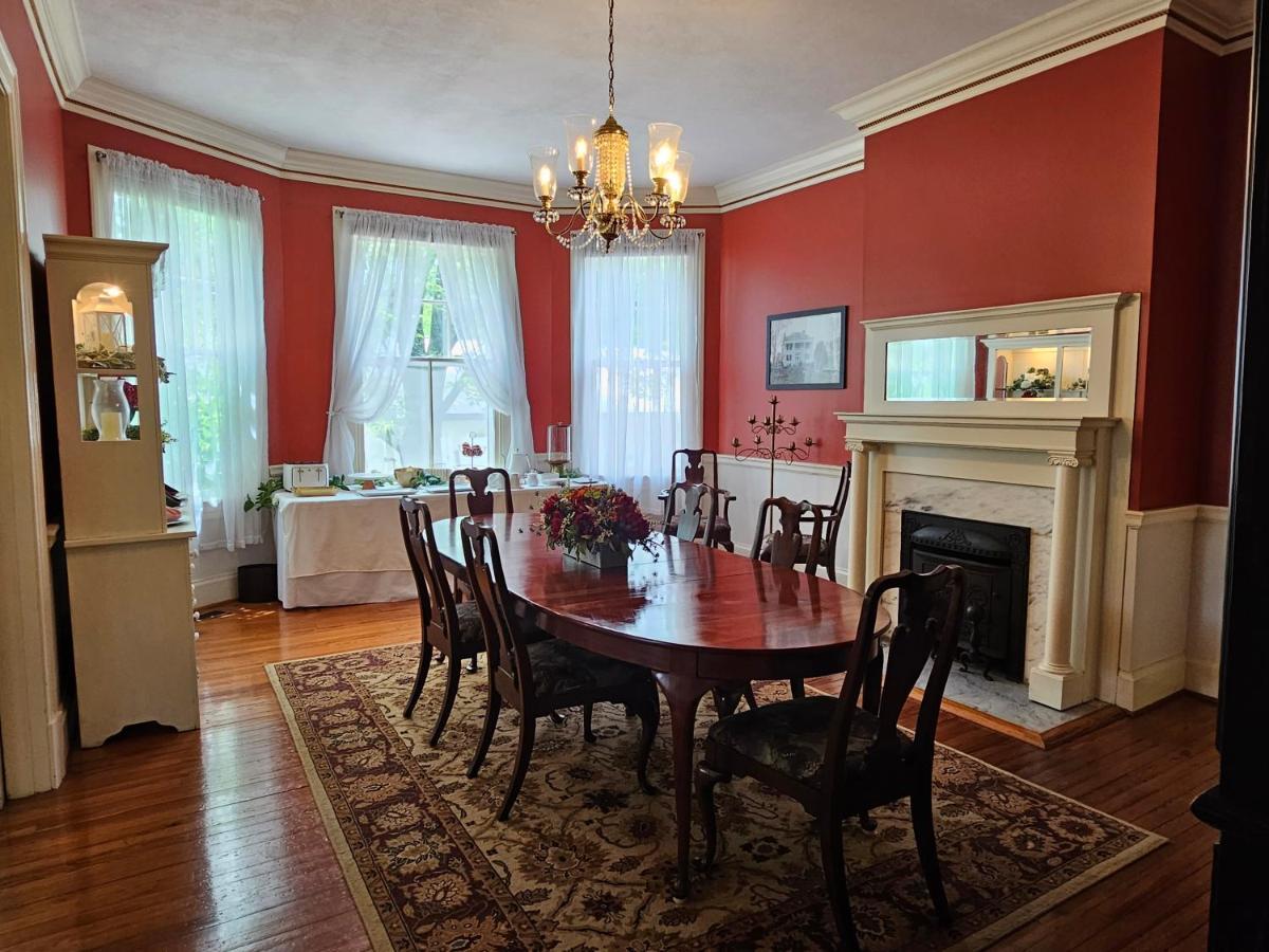 Madison Heights Winridge Manor Bed & Breakfast エクステリア 写真